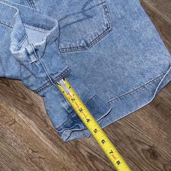 American Eagle • Pleated Denim Mom High Rise Shorts - Picture 7 of 9